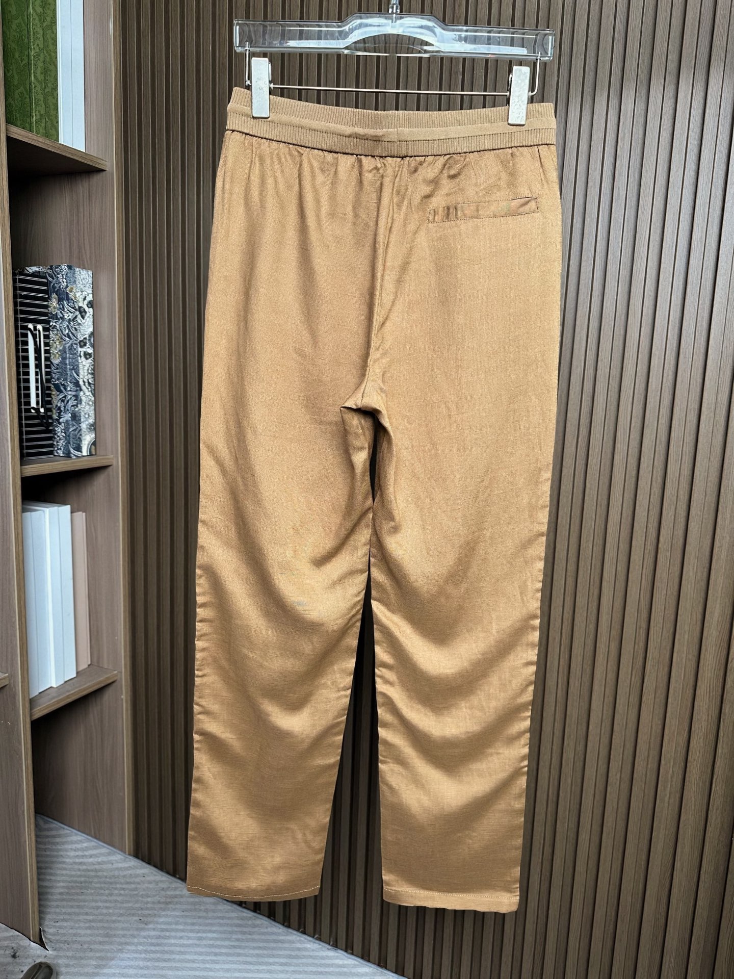 （棕色～）loro Piana诺悠翩雅26SS早春新品轻奢亚麻裤 把高级感穿在日常甄选高支面料，触感软糯