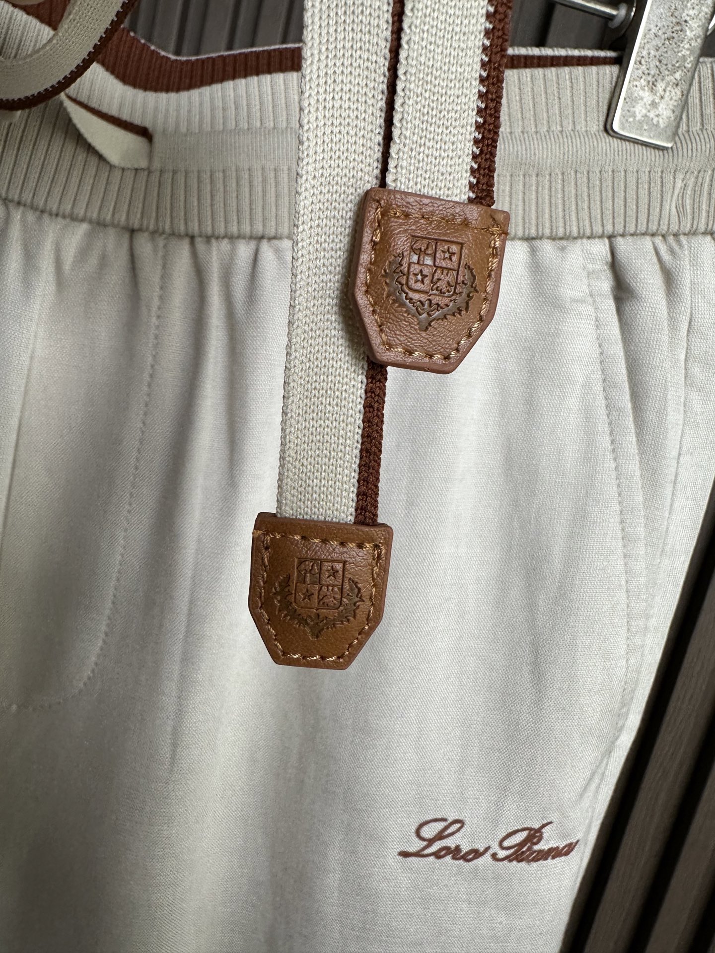 （浅卡其～）loro Piana诺悠翩雅26SS早春新品轻奢亚麻裤 把高级感穿在日常甄选高支面料，触感软