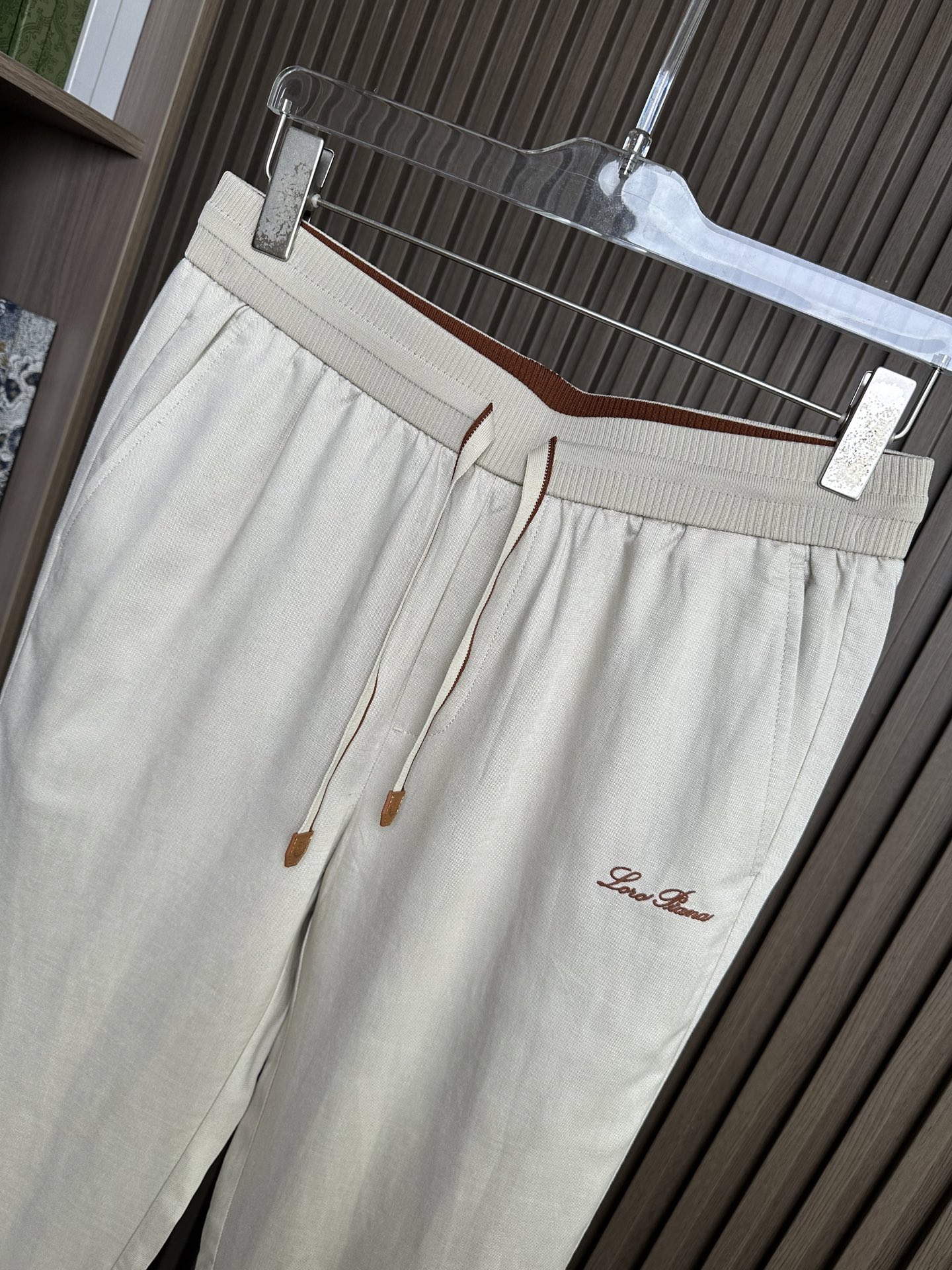 （浅卡其～）loro Piana诺悠翩雅26SS早春新品轻奢亚麻裤 把高级感穿在日常甄选高支面料，触感软