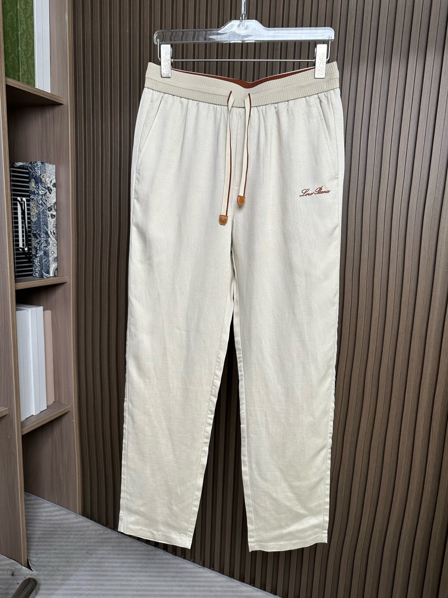 （浅卡其～）loro Piana诺悠翩雅26SS早春新品轻奢亚麻裤 把高级感穿在日常甄选高支面料，触感软