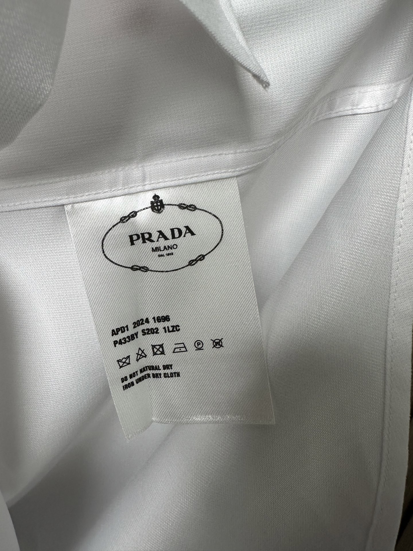 🔥🔥（白～）PRADA普拉达26SS春夏系列，微弹高级提花暗纹面料商务男士衬衣，织就商务新境界，触感与风