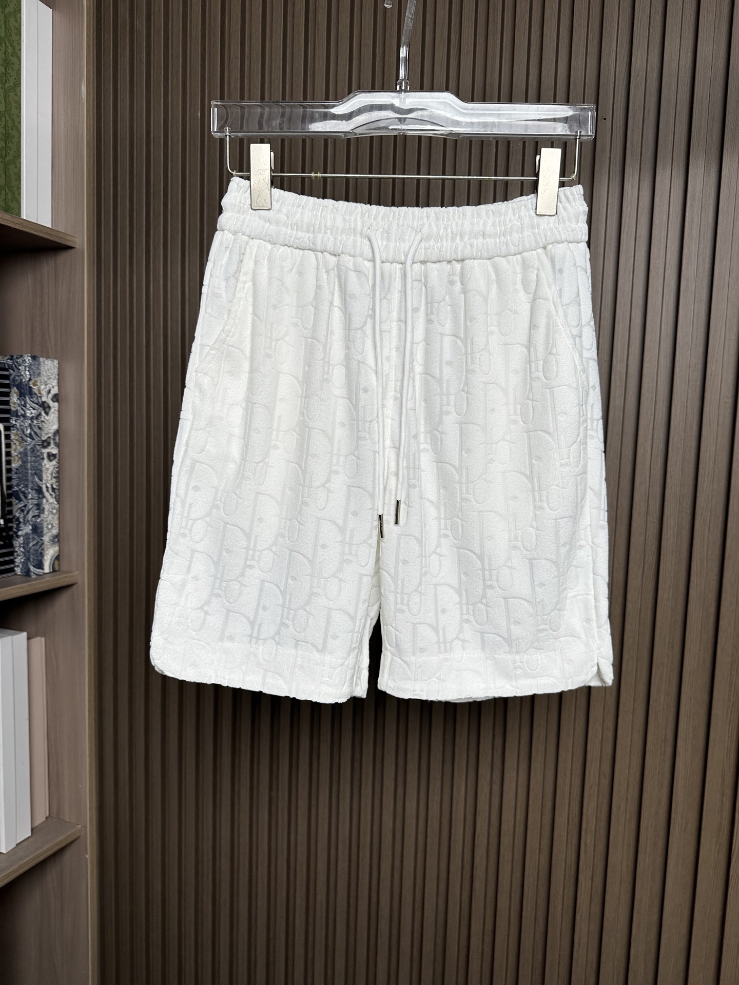 NO:836493,P Clothing 185 pants (white shorts~) high-end quality couple style DIOR Dior 2026ss new product classic versatile short-sleeved shorts velvet jacquard loog suit, silky smooth fabrics are upgraded simultaneously. Welcome to order colors black, white, blue sizes XS-L (pay attention to details. Customized fabrics), dior, dior, shorts, T-shirt,19860909P衣服185 裤子（白色短裤～）高端品質 情侶款  DIOR 迪奥 2026ss新品 经典百搭款短袖短褲天鵝絨提花loog套裝,手感丝滑面料同步升级.歡迎訂購 顏色黑色,白色,蓝色 尺碼XS-L（注意细节.定制面料）,,dior,dior,shorts,T-shirt,,Men's clothing