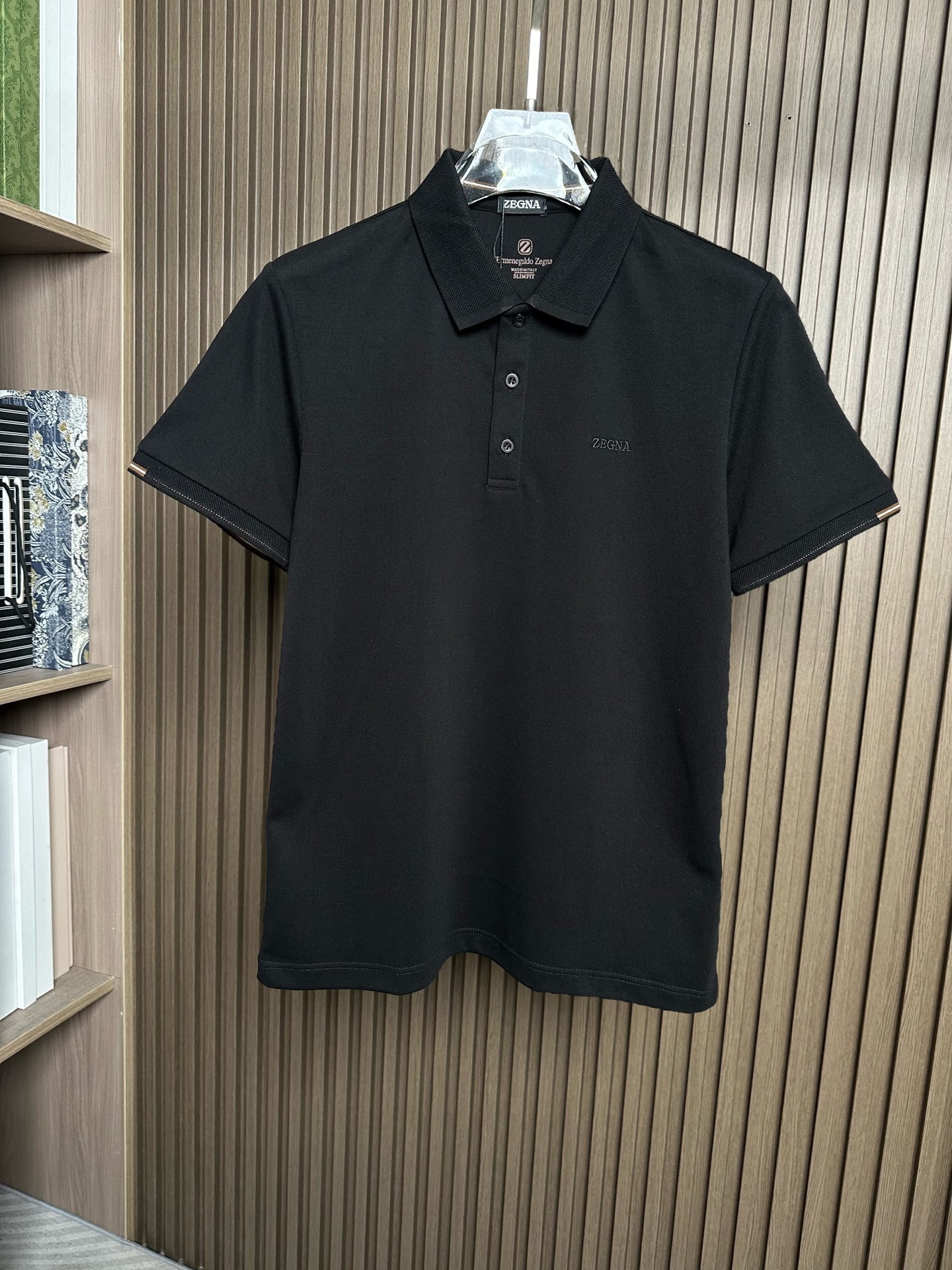 NO:836525,ZZ Zegna 26SS spring and summer new style debut counter latest POLO shirt high-end custom design avant-garde fashion!  The brand logo is designed with heavy craftsmanship. High-end customized 230g fabric. Soft to the touch. Comfortable to wear. Exquisite stitching at the counter level. Fine workmanship. The upper body effect is incomparably handsome!  A must-have item for a stylish man!  Color black, white. Size M-3XL,,zegna,19860909ZZ杰尼亚26SS春夏新款首发专柜最新POLO衫 高端订制 设计前卫时尚！品牌logo重工艺设计 高端定制230克面料.手感柔软.穿着舒适.专柜级别精致车线.做工精细.上身效果无敌帅气！型男必备单品！ 颜色黑色.白色. 码数M-3XL,,zegna,,Men's clothing