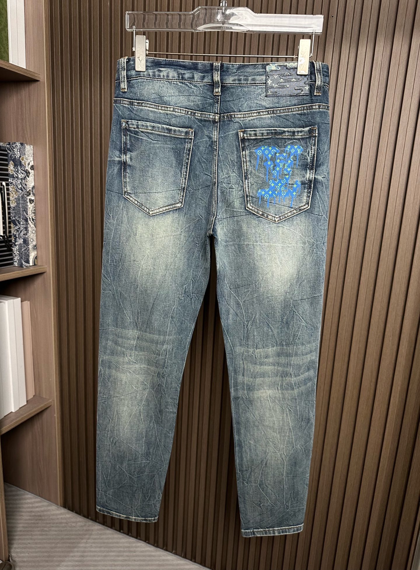 . 🔥LV驴牌26SS春夏新款休闲牛仔裤，高端品质，面料超级柔软舒适 小直筒版型，上身修长，万能搭配款码