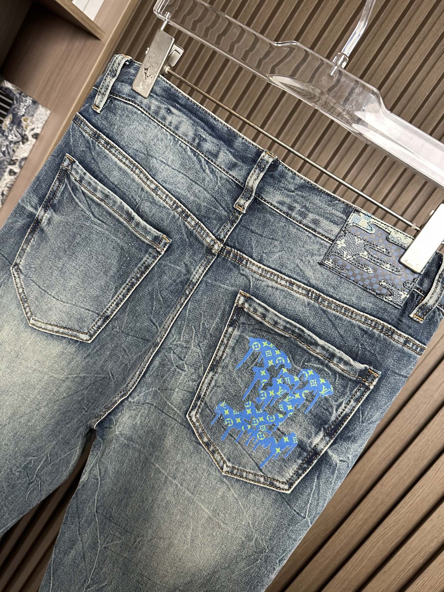 . 🔥LV驴牌26SS春夏新款休闲牛仔裤，高端品质，面料超级柔软舒适 小直筒版型，上身修长，万能搭配款码