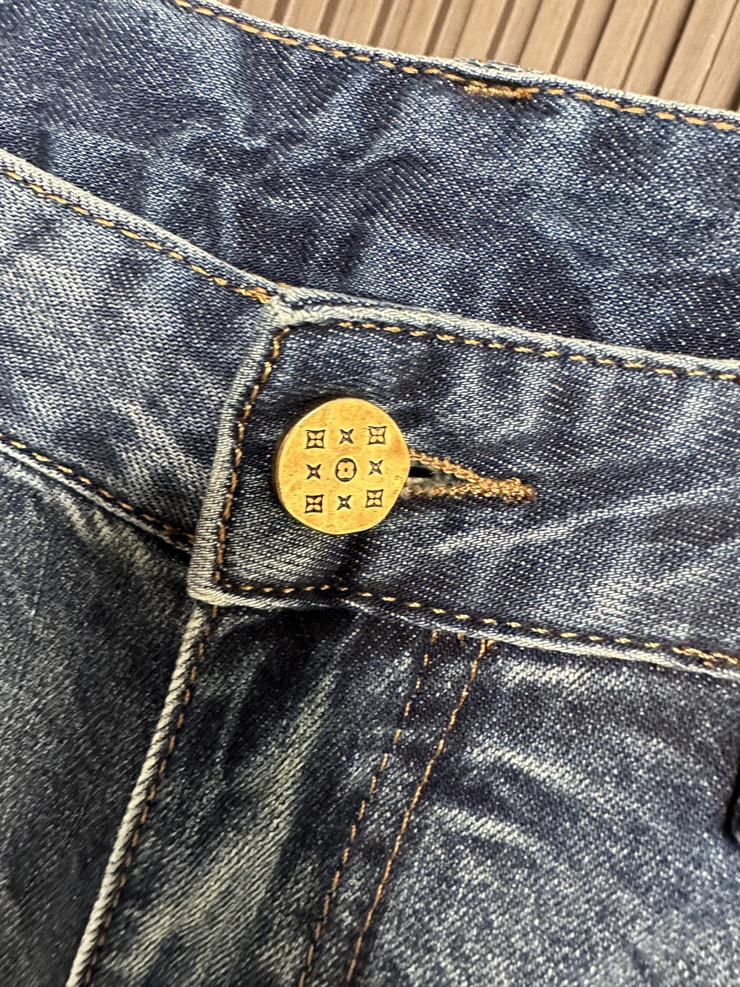 . 🔥LV驴牌26SS春夏新款休闲牛仔裤，高端品质，面料超级柔软舒适 小直筒版型，上身修长，万能搭配款码
