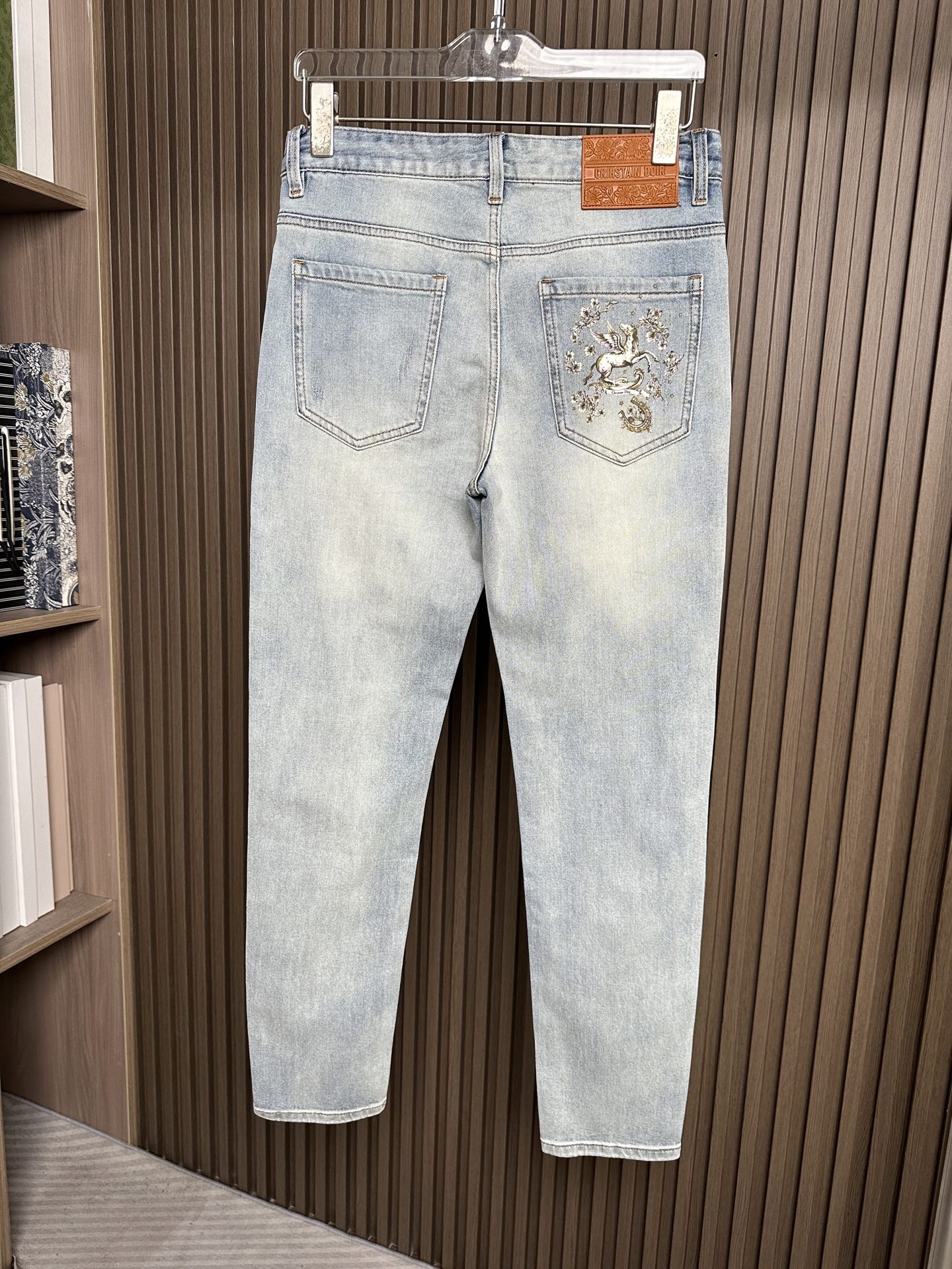 . 🔥CD迪奥26SS春夏新款休闲牛仔裤，高端品质，面料超级柔软舒适 小直筒版型，上身修长，万能搭配款码