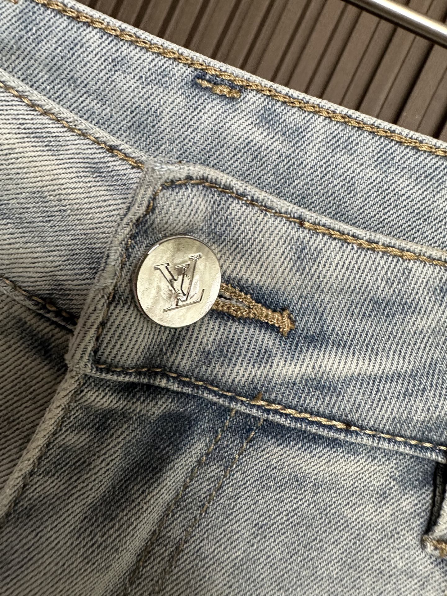 . 🔥LV驴家26SS春夏新款休闲牛仔裤，高端品质，面料超级柔软舒适 小直筒版型，上身修长，万能搭配款码