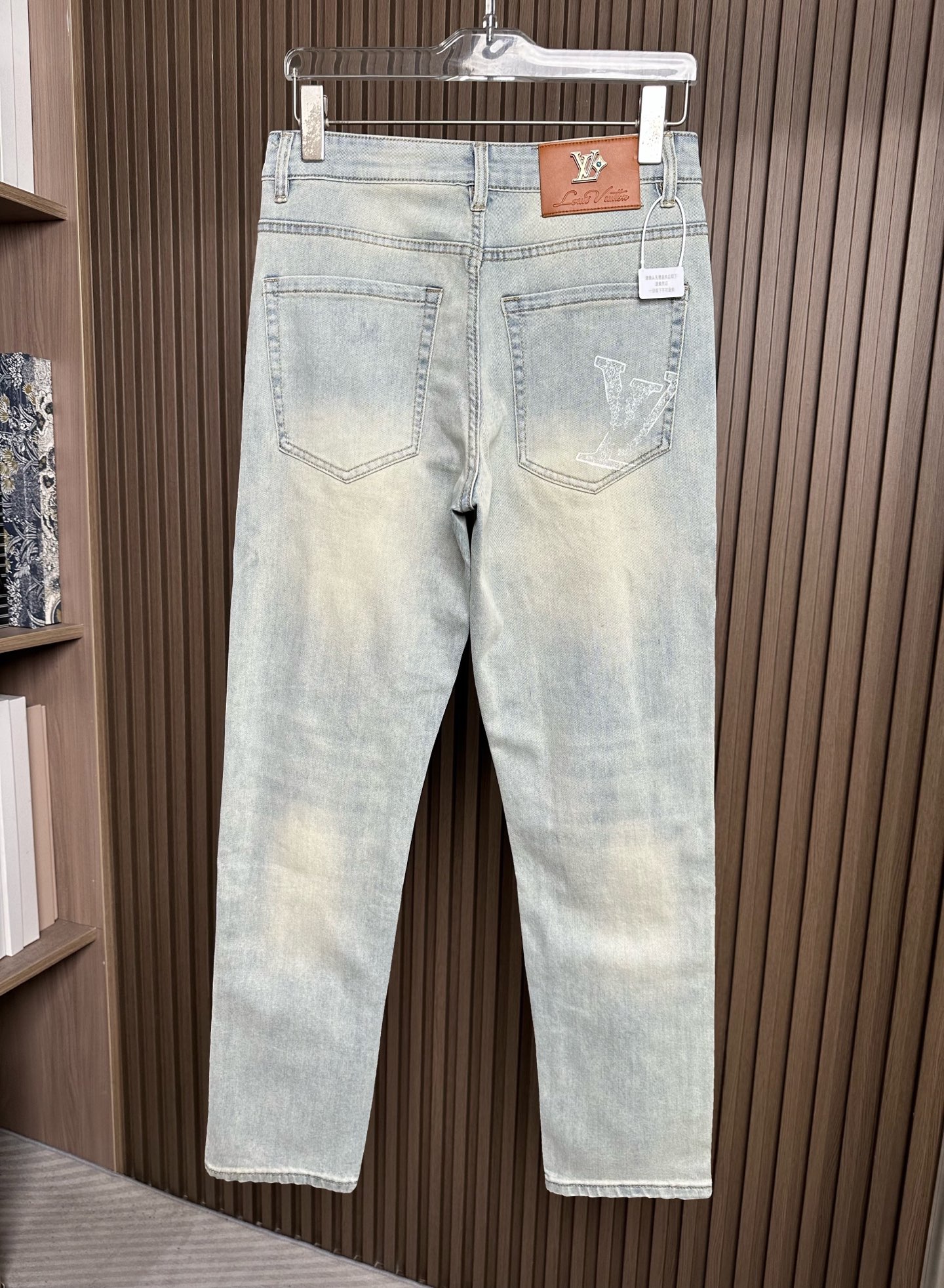 . 🔥LV驴家26SS春夏新款休闲牛仔裤，高端品质，面料超级柔软舒适 小直筒版型，上身修长，万能搭配款码