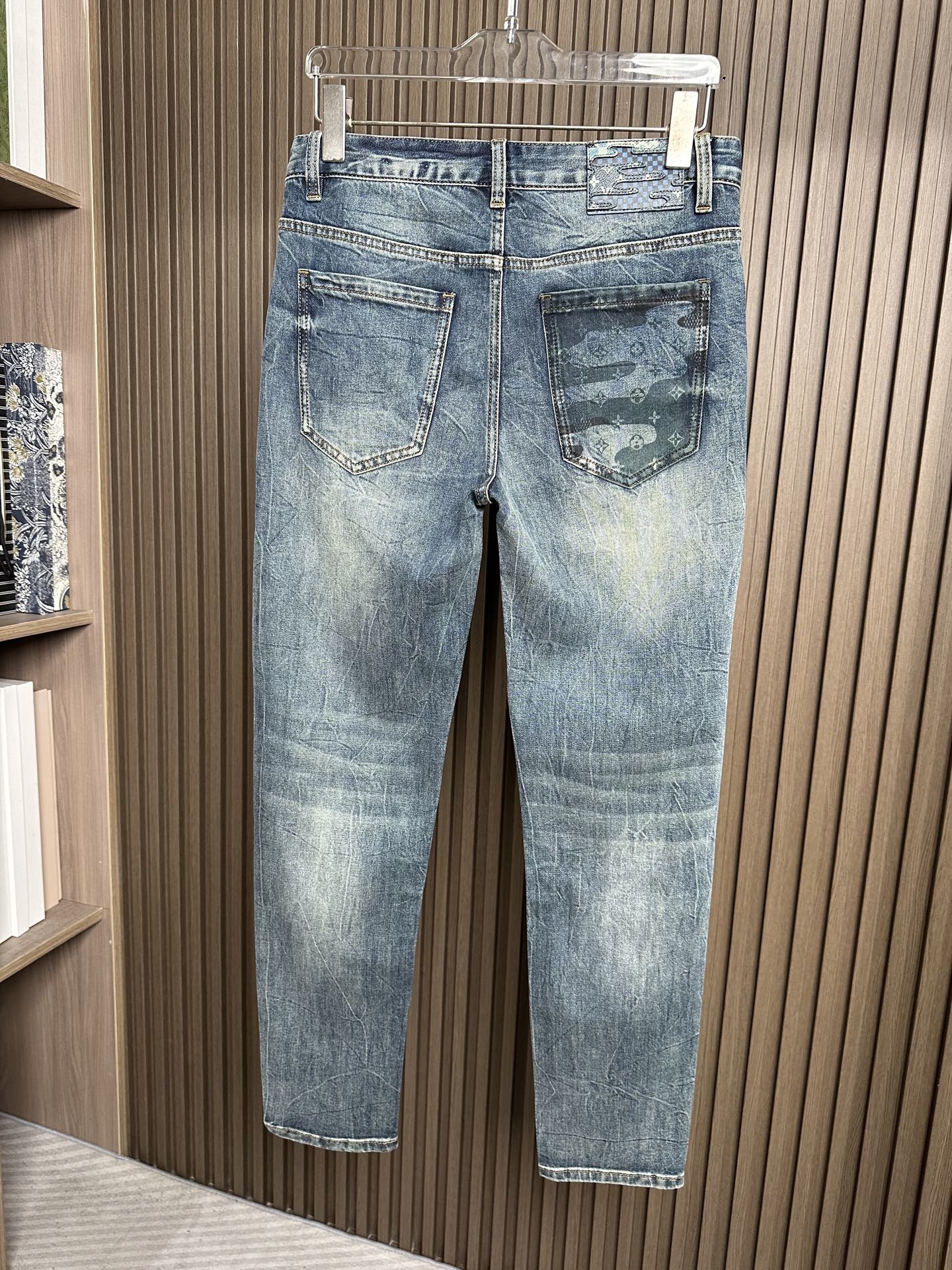 🔥LV驴家26SS春夏新款休闲牛仔裤，高端品质，面料超级柔软舒适 小直筒版型，上身修长，万能搭配款码数：