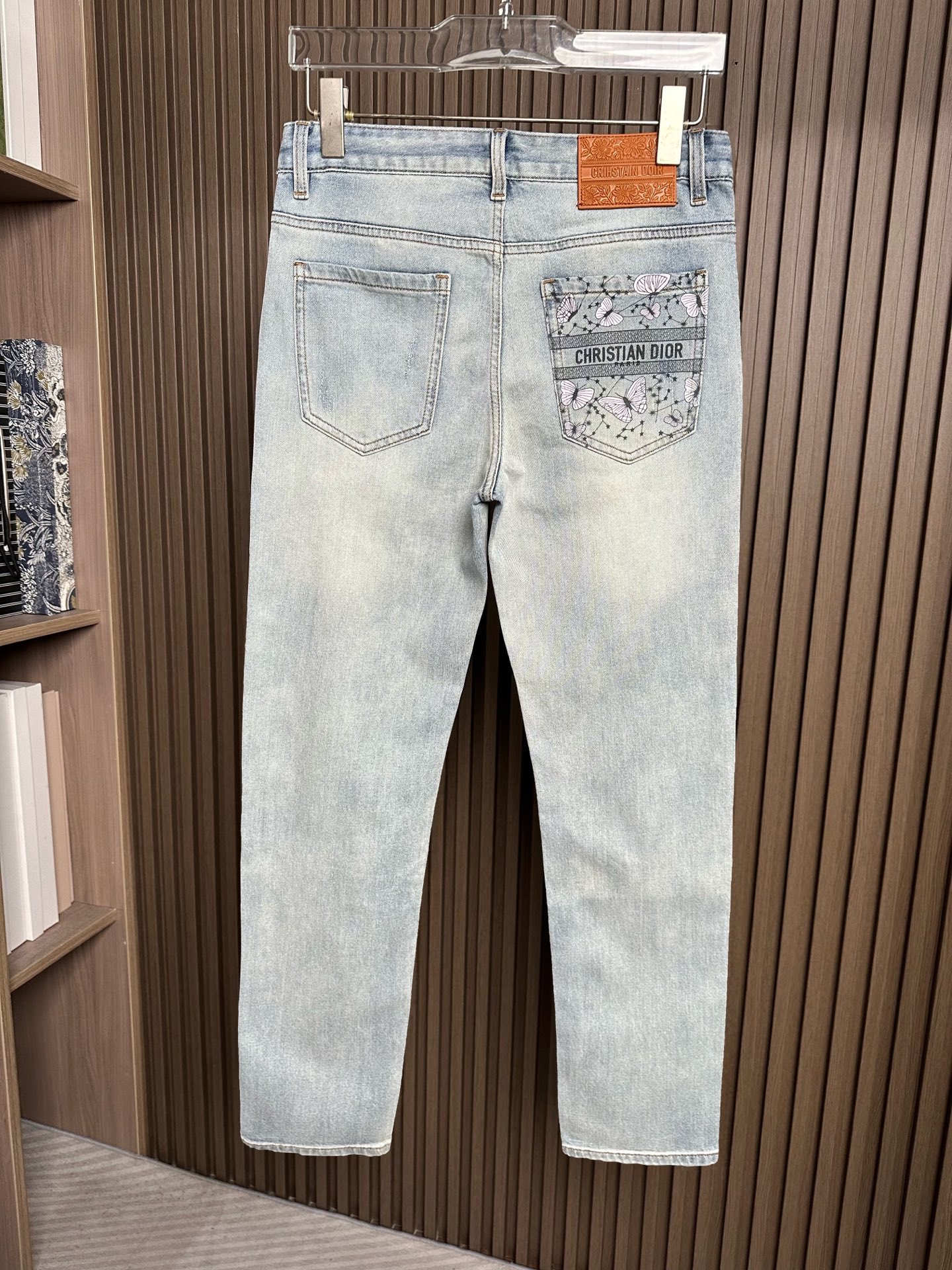 . 🔥CD迪奥26SS春夏新款休闲牛仔裤，高端品质，面料超级柔软舒适 小直筒版型，上身修长，万能搭配款码