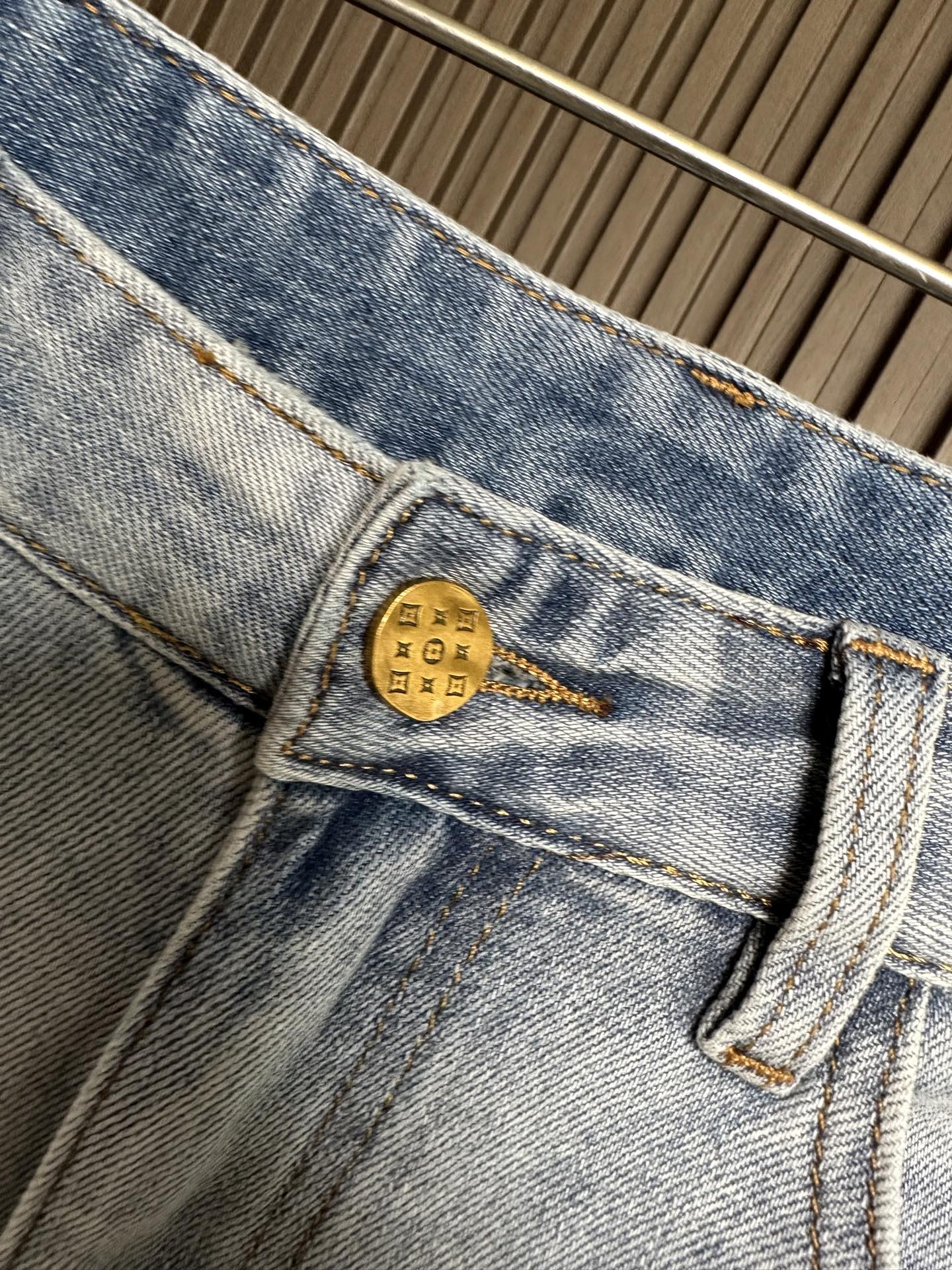 🔥LV驴家26SS春夏新款休闲牛仔裤，高端品质，面料超级柔软舒适 直筒版型，上身修长，万能搭配款码数：2
