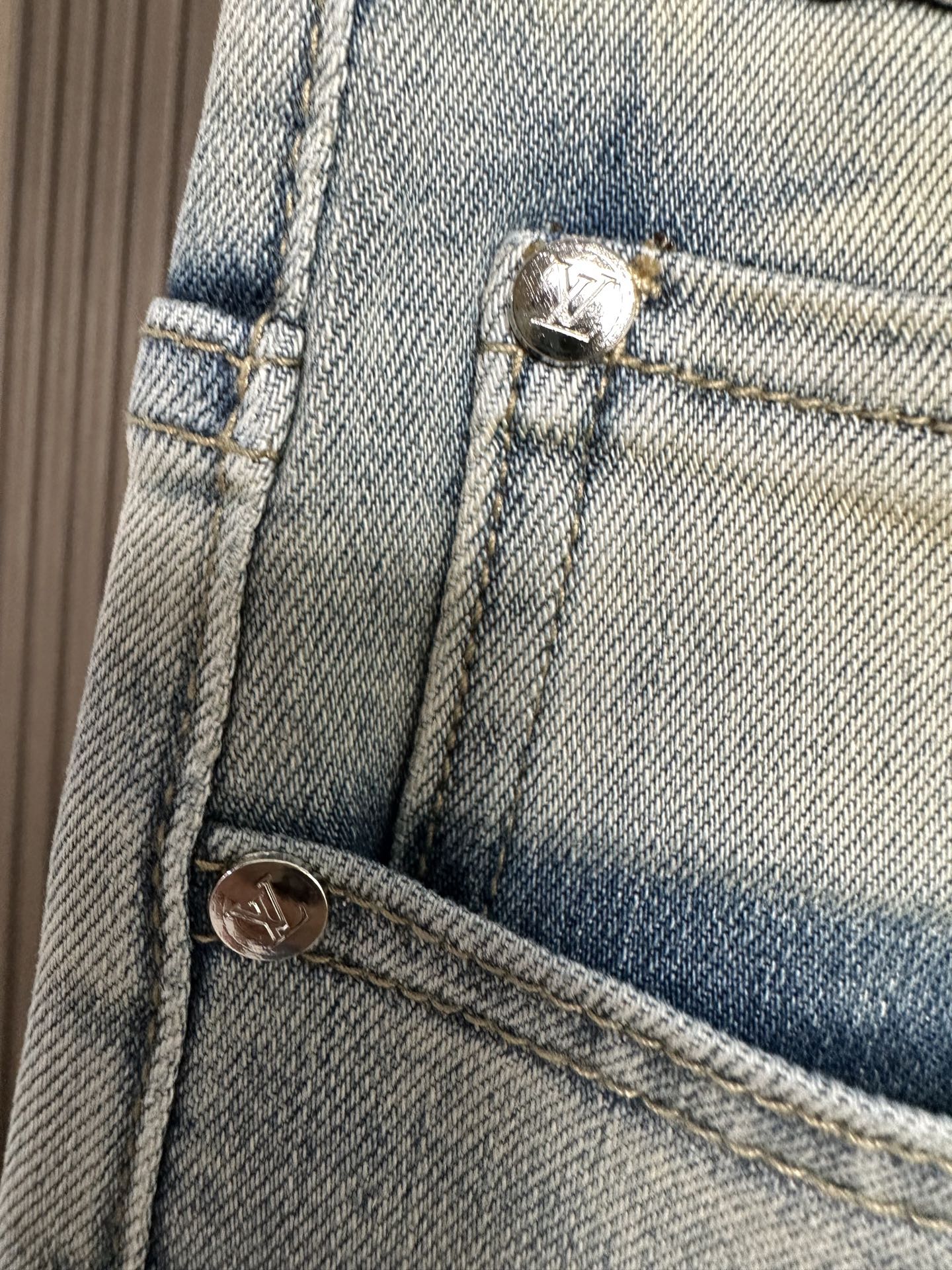 🔥LV驴家26SS春夏新款休闲牛仔裤，高端品质，面料超级柔软舒适 小直筒版型，上身修长，万能搭配款码数：