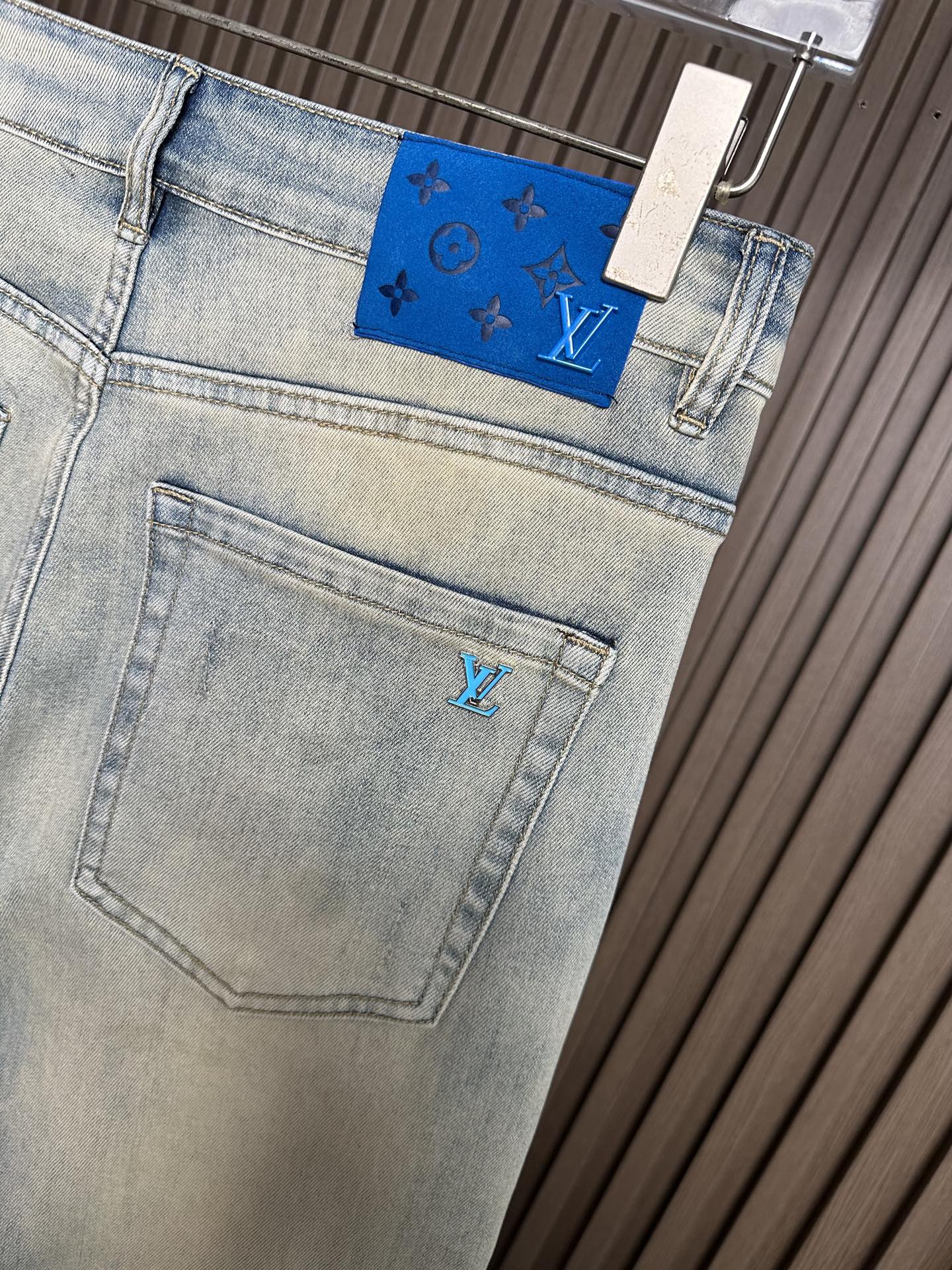 🔥LV驴家26SS春夏新款休闲牛仔裤，高端品质，面料超级柔软舒适 小直筒版型，上身修长，万能搭配款码数：