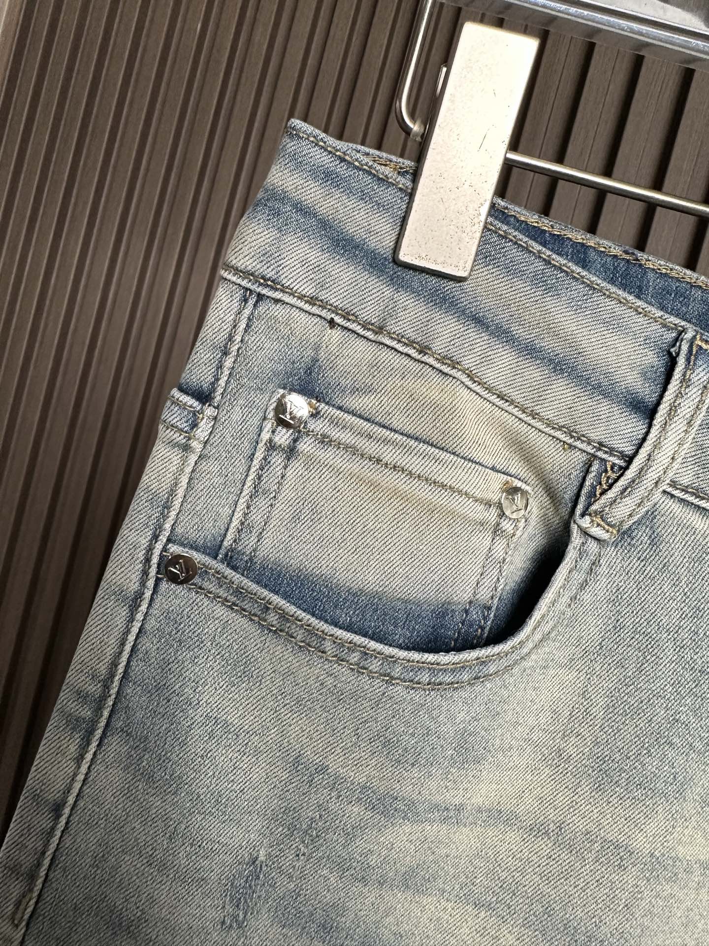 🔥LV驴家26SS春夏新款休闲牛仔裤，高端品质，面料超级柔软舒适 小直筒版型，上身修长，万能搭配款码数：
