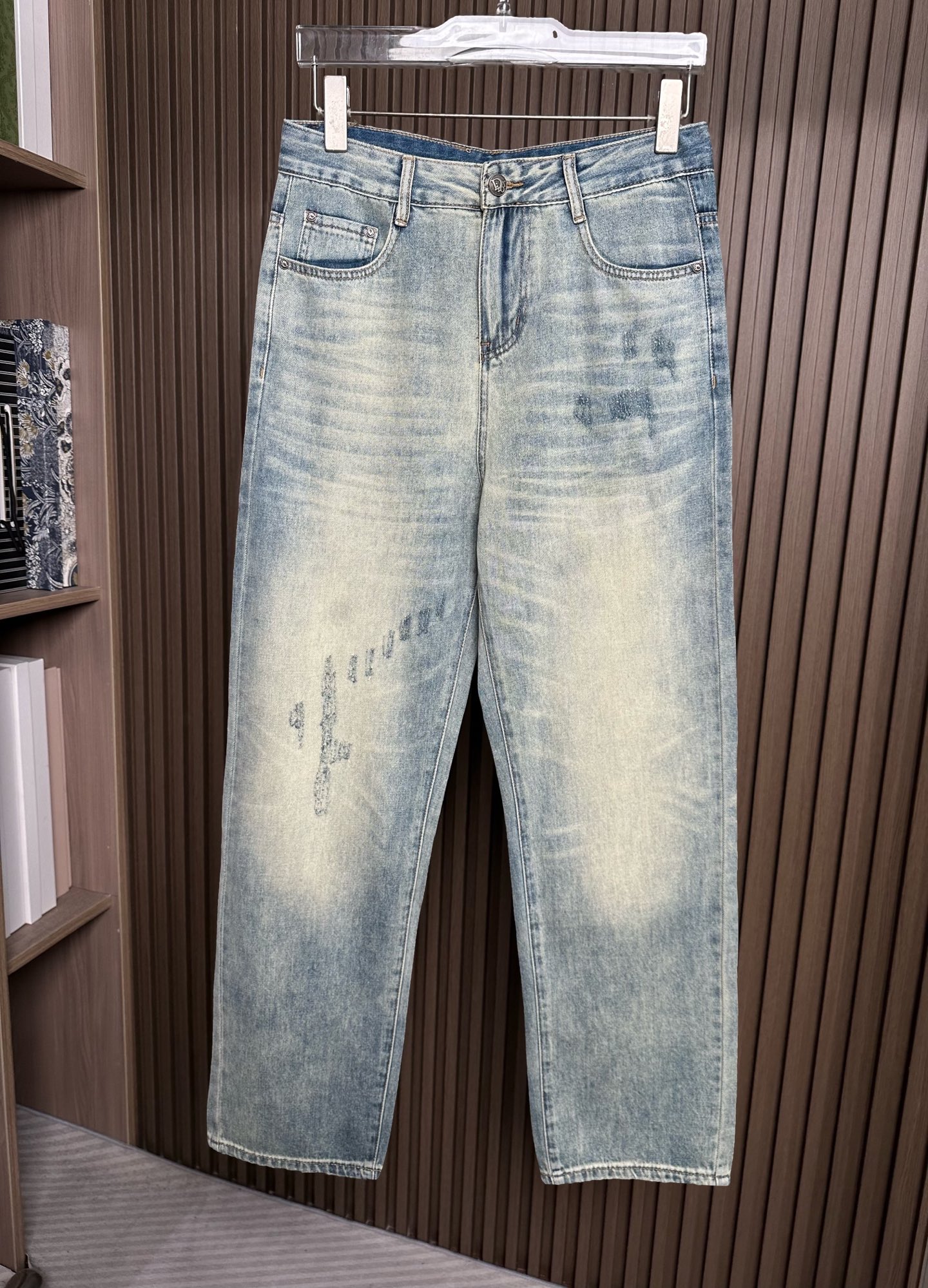 . 🔥LV驴家26SS春夏新款休闲牛仔裤，高端品质，面料超级柔软舒适 宽直筒版型，上身修长，万能搭配款码