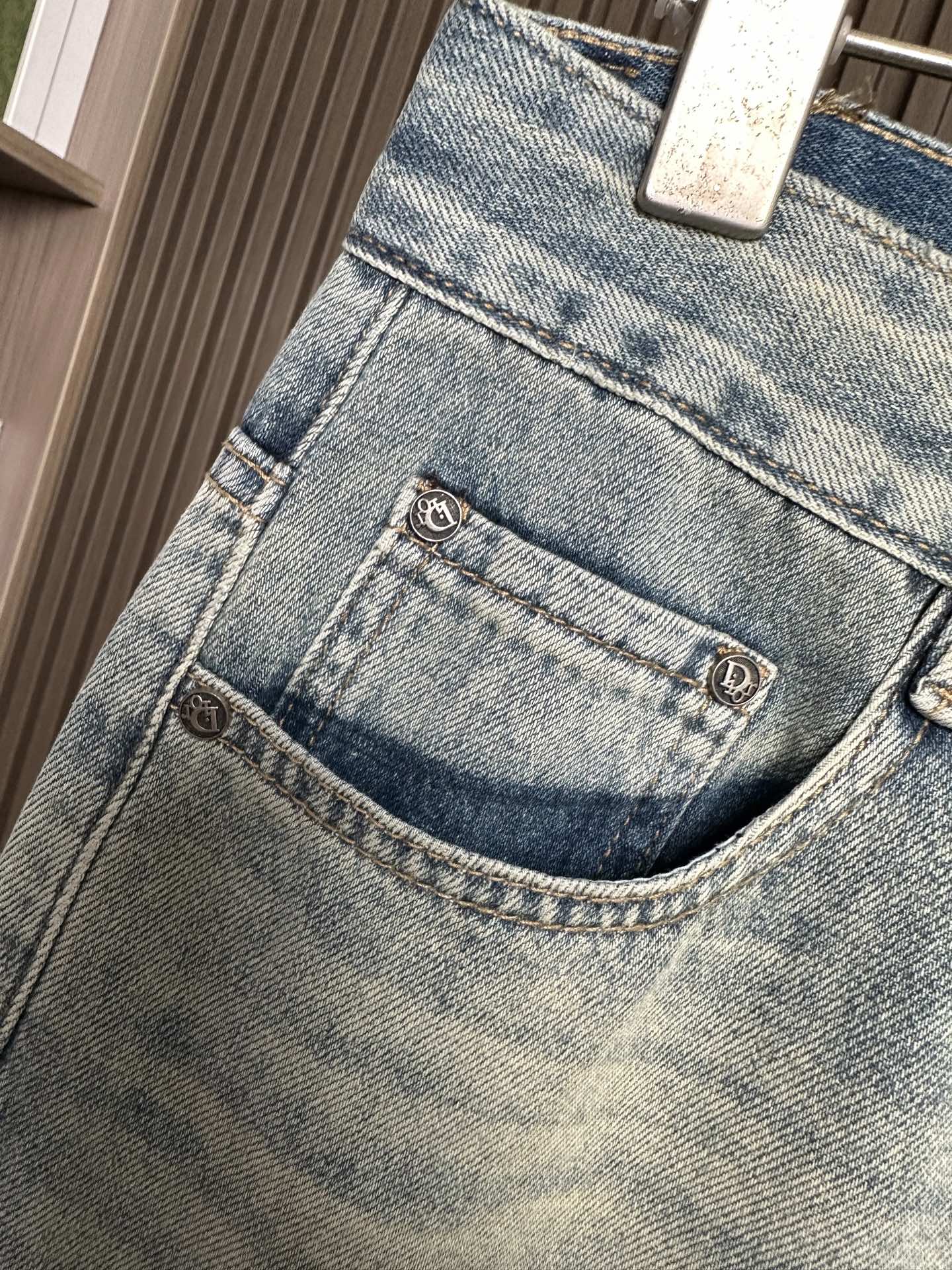 . 🔥LV驴家26SS春夏新款休闲牛仔裤，高端品质，面料超级柔软舒适 宽直筒版型，上身修长，万能搭配款码