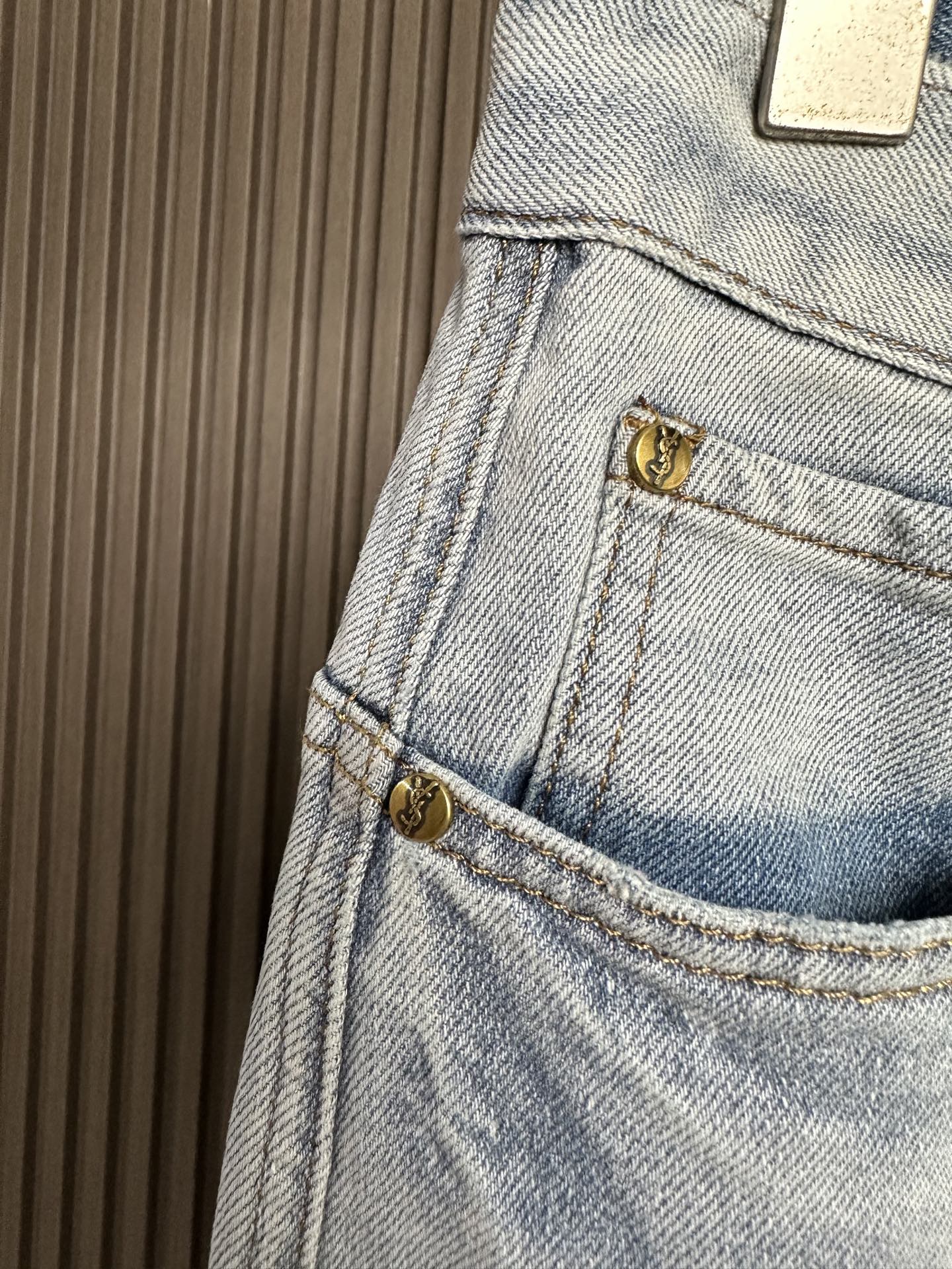 🔥ysl 圣罗兰26SS春夏新款休闲牛仔裤，高端品质，面料超级柔软舒适 直筒版型，上身修长，万能搭配款码