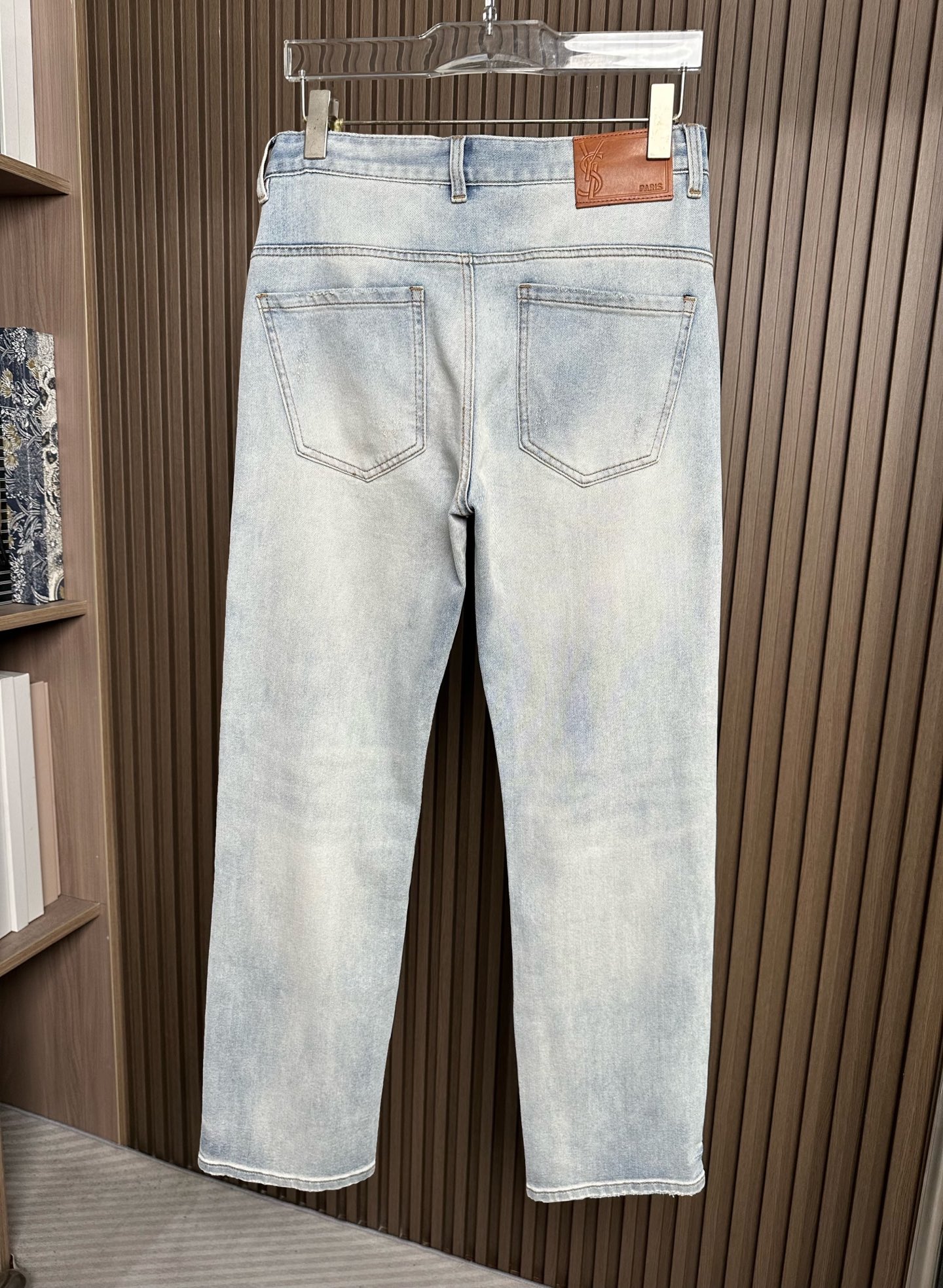 🔥ysl 圣罗兰26SS春夏新款休闲牛仔裤，高端品质，面料超级柔软舒适 直筒版型，上身修长，万能搭配款码