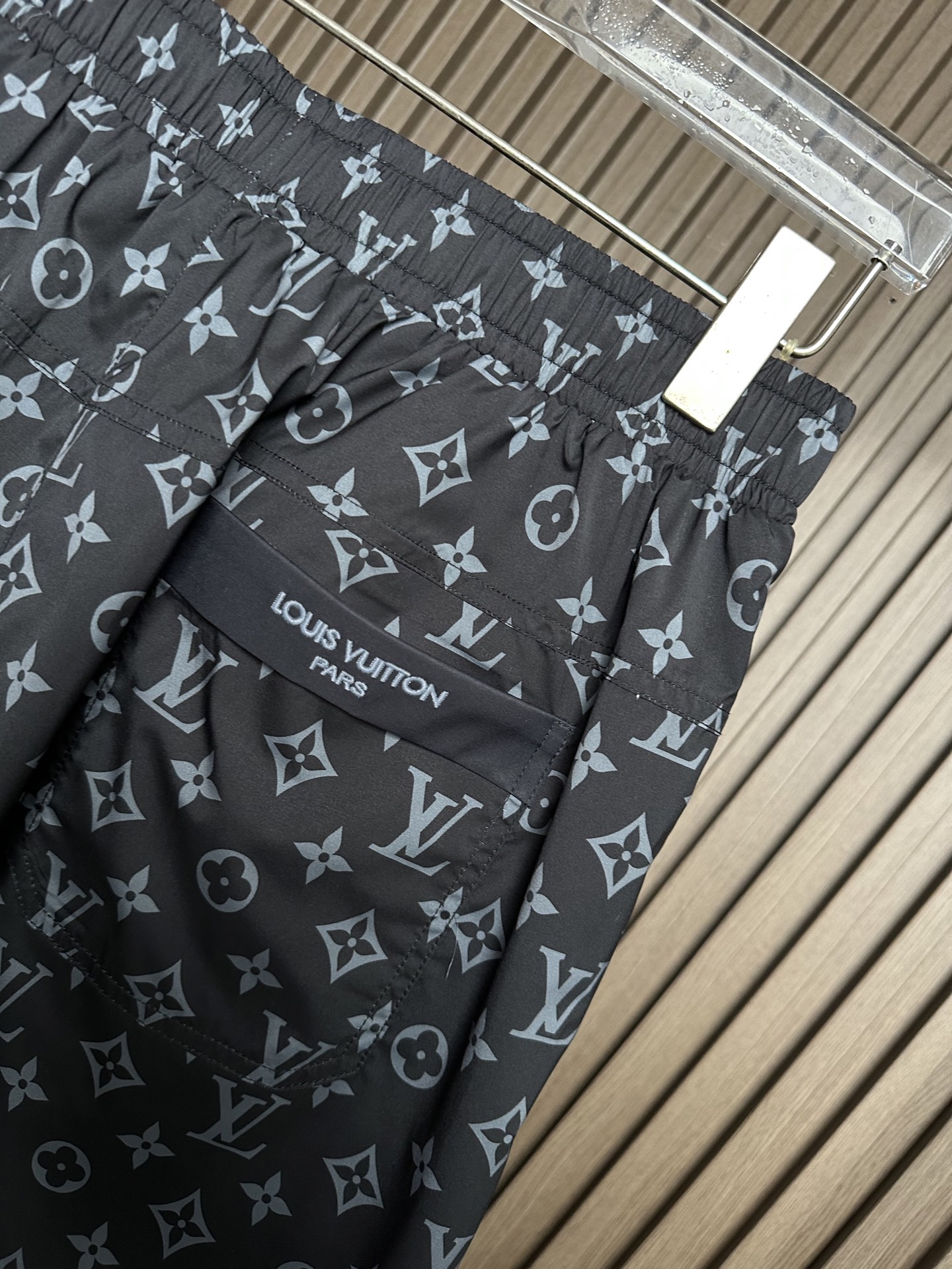 黑色短裤细节图……