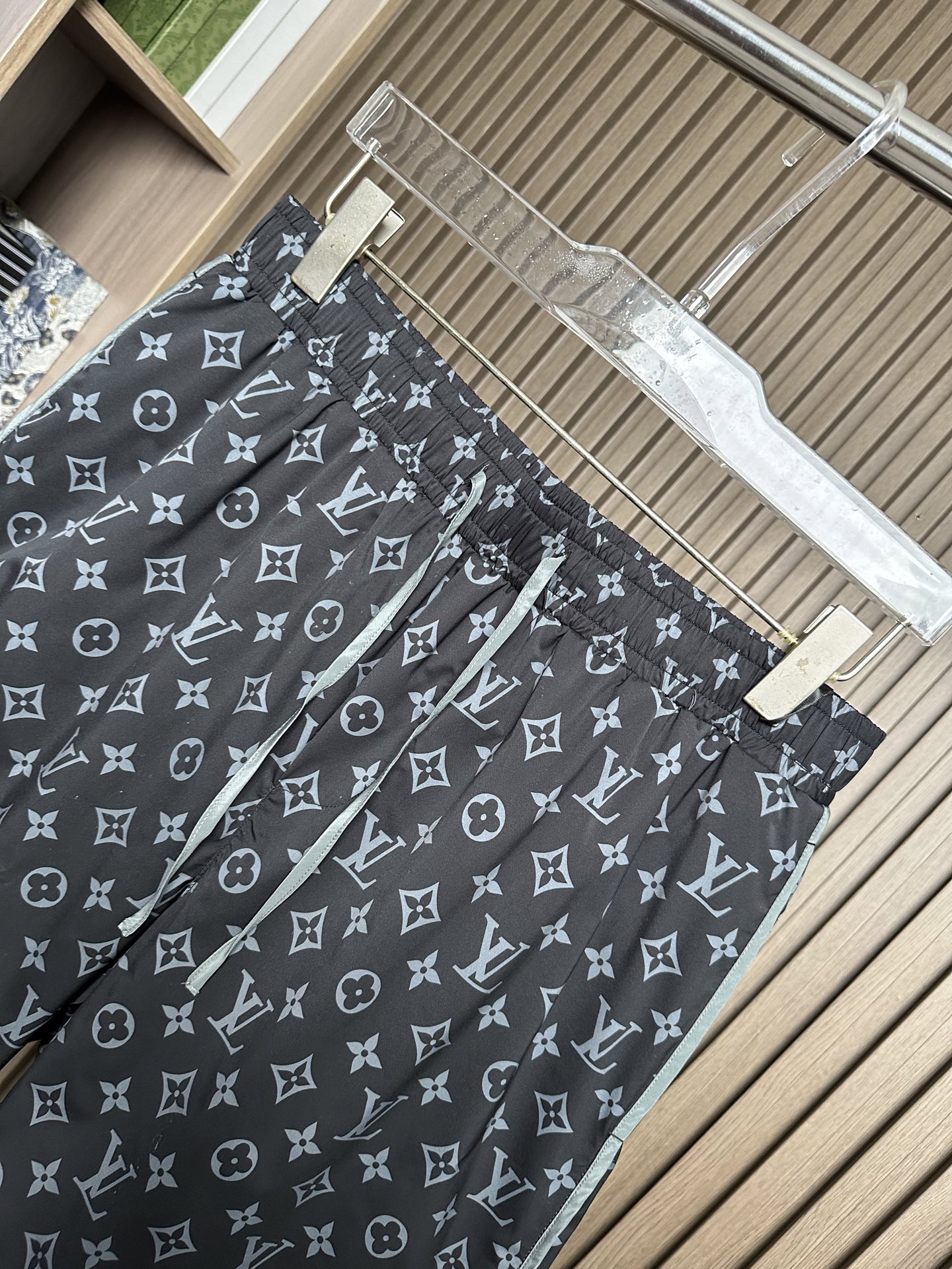 黑色短裤细节图……