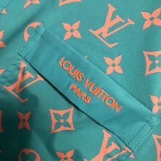 (绿~)LV驴家26SS新款全幅标识套装定制面料,细腻顺滑 舒适贴肤 经典老花 为衬衫充满了张力 全幅M (绿~)LV驴家26SS新款全幅标识套装定制面料,细腻顺滑 舒适贴肤 经典老花 为衬衫充满了张力 全幅M