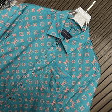 (绿~)LV驴家26SS新款全幅标识套装定制面料,细腻顺滑 舒适贴肤 经典老花 为衬衫充满了张力 全幅M (绿~)LV驴家26SS新款全幅标识套装定制面料,细腻顺滑 舒适贴肤 经典老花 为衬衫充满了张力 全幅M
