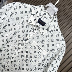 (白色~)LV驴家26SS新款全幅标识套装定制面料,细腻顺滑 舒适贴肤 经典老花 为衬衫充满了张力 全幅 (白色~)LV驴家26SS新款全幅标识套装定制面料,细腻顺滑 舒适贴肤 经典老花 为衬衫充满了张力 全幅