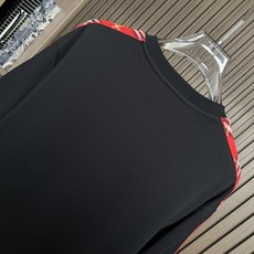 /套 BBR巴宝莉2026SS春夏全新系列单品上线,非常时髦前卫的一款休闲套装,标识logo图案修饰!区 /套 BBR巴宝莉2026SS春夏全新系列单品上线,非常时髦前卫的一款休闲套装,标识logo图案修饰!区