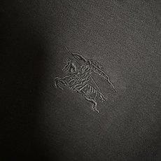 /套 BBR巴宝莉2026SS春夏全新系列单品上线,非常时髦前卫的一款休闲套装,标识logo图案修饰!区 /套 BBR巴宝莉2026SS春夏全新系列单品上线,非常时髦前卫的一款休闲套装,标识logo图案修饰!区