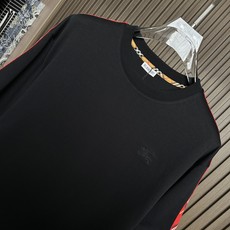 /套 BBR巴宝莉2026SS春夏全新系列单品上线,非常时髦前卫的一款休闲套装,标识logo图案修饰!区 /套 BBR巴宝莉2026SS春夏全新系列单品上线,非常时髦前卫的一款休闲套装,标识logo图案修饰!区