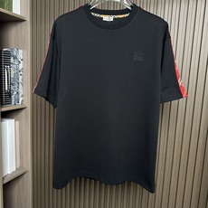 /套 BBR巴宝莉2026SS春夏全新系列单品上线,非常时髦前卫的一款休闲套装,标识logo图案修饰!区 /套 BBR巴宝莉2026SS春夏全新系列单品上线,非常时髦前卫的一款休闲套装,标识logo图案修饰!区