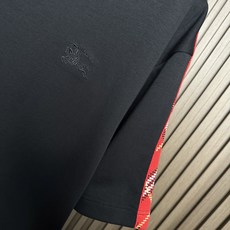 /套 BBR巴宝莉2026SS春夏全新系列单品上线,非常时髦前卫的一款休闲套装,标识logo图案修饰!区 /套 BBR巴宝莉2026SS春夏全新系列单品上线,非常时髦前卫的一款休闲套装,标识logo图案修饰!区