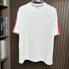 /套 (白色~)BBR巴宝莉2026SS春夏全新系列单品上线,非常时髦前卫的一款休闲套装,标识logo /套 (白色~)BBR巴宝莉2026SS春夏全新系列单品上线,非常时髦前卫的一款休闲套装,标识logo