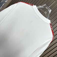 /套 (白色~)BBR巴宝莉2026SS春夏全新系列单品上线,非常时髦前卫的一款休闲套装,标识logo /套 (白色~)BBR巴宝莉2026SS春夏全新系列单品上线,非常时髦前卫的一款休闲套装,标识logo
