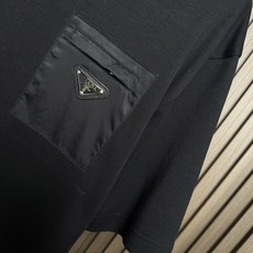 /套 PD普拉达2026SS春夏全新系列单品上线,非常时髦前卫的一款休闲套装,标识logo图案修饰!区别 /套 PD普拉达2026SS春夏全新系列单品上线,非常时髦前卫的一款休闲套装,标识logo图案修饰!区别