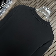 /套 PD普拉达2026SS春夏全新系列单品上线,非常时髦前卫的一款休闲套装,标识logo图案修饰!区别 /套 PD普拉达2026SS春夏全新系列单品上线,非常时髦前卫的一款休闲套装,标识logo图案修饰!区别