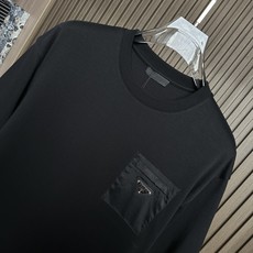 /套 PD普拉达2026SS春夏全新系列单品上线,非常时髦前卫的一款休闲套装,标识logo图案修饰!区别 /套 PD普拉达2026SS春夏全新系列单品上线,非常时髦前卫的一款休闲套装,标识logo图案修饰!区别