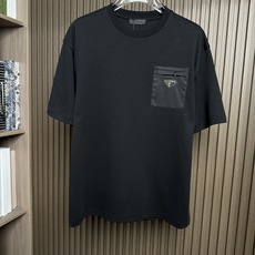 /套 PD普拉达2026SS春夏全新系列单品上线,非常时髦前卫的一款休闲套装,标识logo图案修饰!区别 /套 PD普拉达2026SS春夏全新系列单品上线,非常时髦前卫的一款休闲套装,标识logo图案修饰!区别