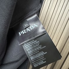 /套 PD普拉达2026SS春夏全新系列单品上线,非常时髦前卫的一款休闲套装,标识logo图案修饰!区别 /套 PD普拉达2026SS春夏全新系列单品上线,非常时髦前卫的一款休闲套装,标识logo图案修饰!区别