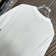 /套 (白色~)PD普拉达2026SS春夏全新系列单品上线,非常时髦前卫的一款休闲套装,标识logo图 /套 (白色~)PD普拉达2026SS春夏全新系列单品上线,非常时髦前卫的一款休闲套装,标识logo图
