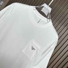 /套 (白色~)PD普拉达2026SS春夏全新系列单品上线,非常时髦前卫的一款休闲套装,标识logo图 /套 (白色~)PD普拉达2026SS春夏全新系列单品上线,非常时髦前卫的一款休闲套装,标识logo图