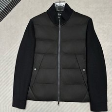 羽绒服 ZEGNA 2026秋冬爆款针织🧶拼接羽绒服 ZEGNA立领羽绒服,羽绒填充,绒朵蓬松回弹好,轻量 羽绒服 ZEGNA 2026秋冬爆款针织🧶拼接羽绒服 ZEGNA立领羽绒服,羽绒填充,绒朵蓬松回弹好,轻量