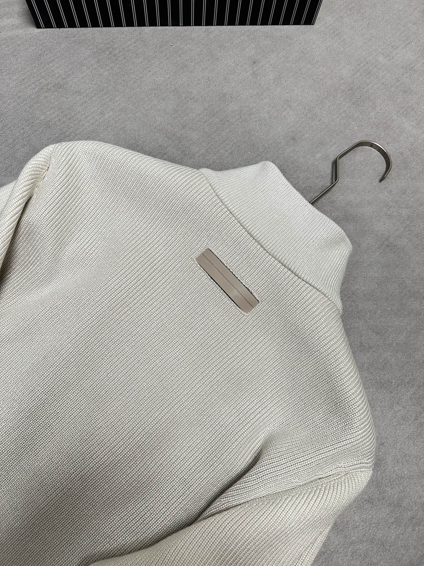 羽绒服 （米白～）ZEGNA 2026秋冬爆款针织🧶拼接羽绒服        ZEGNA立领羽绒服，羽绒填充，绒朵蓬松回