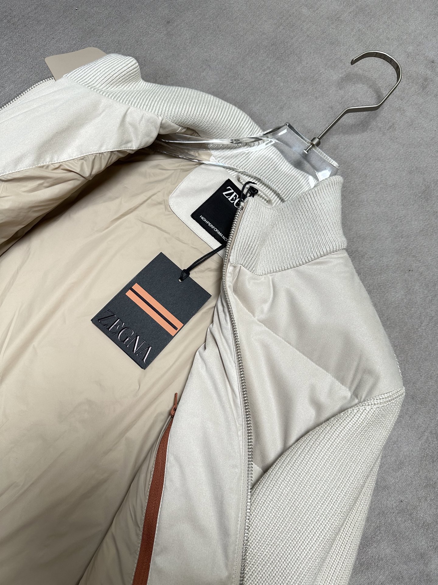羽绒服 （米白～）ZEGNA 2026秋冬爆款针织🧶拼接羽绒服        ZEGNA立领羽绒服，羽绒填充，绒朵蓬松回