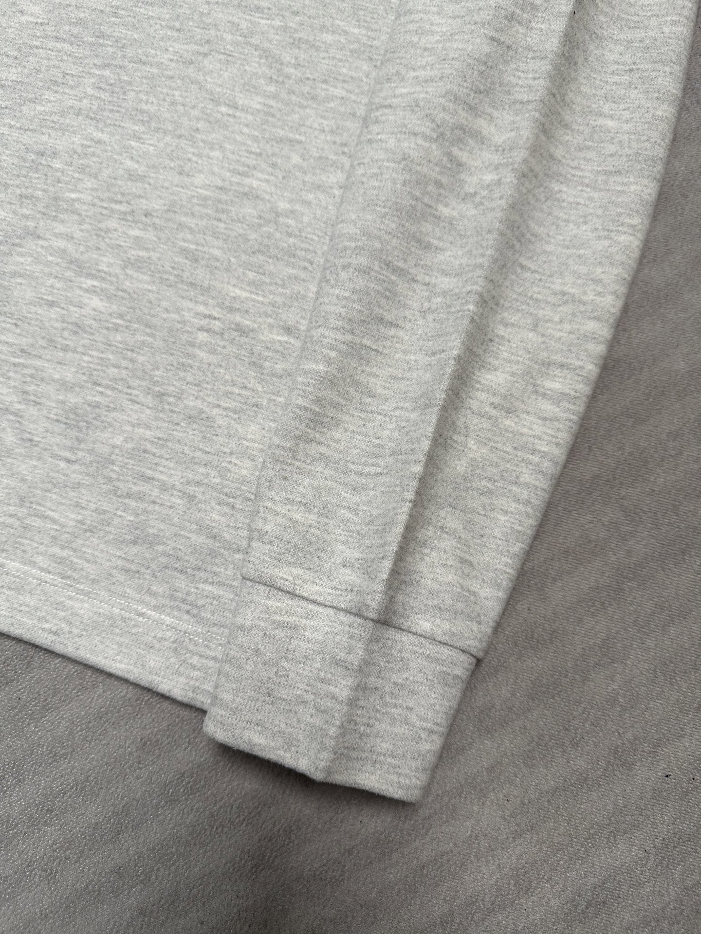 （灰白色～）Brunello Cucinelli26秋冬爆款打底衫      Brunello Cucinelli男士简