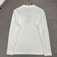(白~)PRADA26秋冬爆款卫衣 PRADA这款卫衣采用精选36.6%棉22.9%腈纶18.3%聚酯纤维13. (白~)PRADA26秋冬爆款卫衣 PRADA这款卫衣采用精选36.6%棉22.9%腈纶18.3%聚酯纤维13.