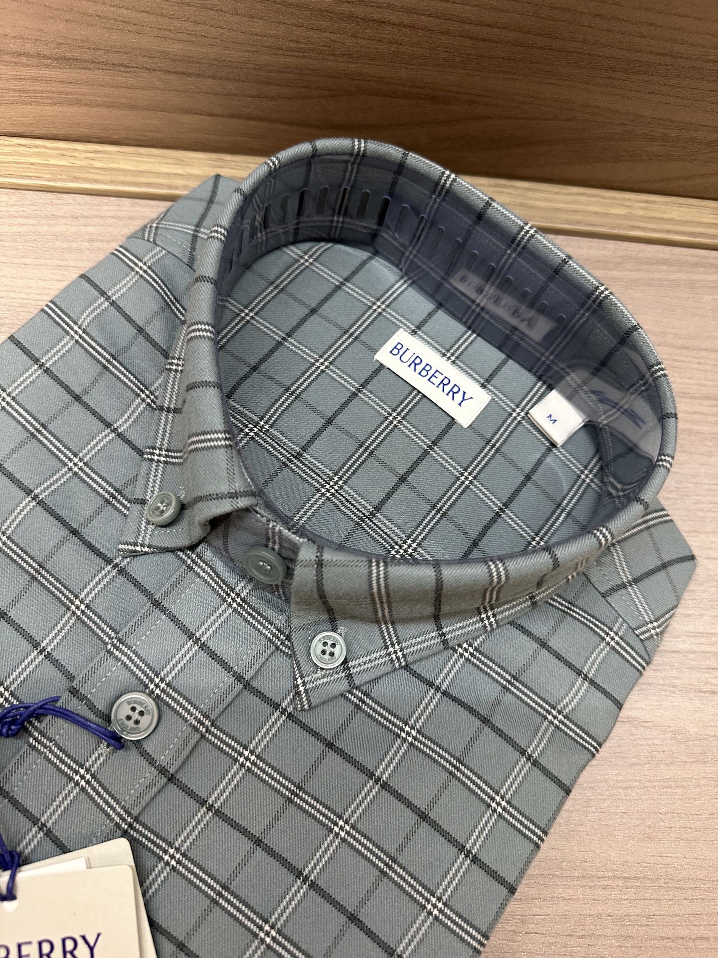 经典彩蓝色格，2026年秋冬新款，全部齐色齐码，厚料磨毛格仔，目前最好的BBR面料，溢达纺织有限公司供应的色织HOUSE