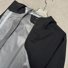 (黑~)ZEGNA 2026秋冬爆款外套 ZEGNA男士短款连帽夹克,利落直筒版型,不臃肿不压个 (黑~)ZEGNA 2026秋冬爆款外套 ZEGNA男士短款连帽夹克,利落直筒版型,不臃肿不压个