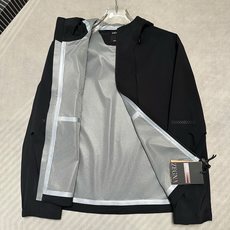(黑~)ZEGNA 2026秋冬爆款外套 ZEGNA男士短款连帽夹克,利落直筒版型,不臃肿不压个 (黑~)ZEGNA 2026秋冬爆款外套 ZEGNA男士短款连帽夹克,利落直筒版型,不臃肿不压个